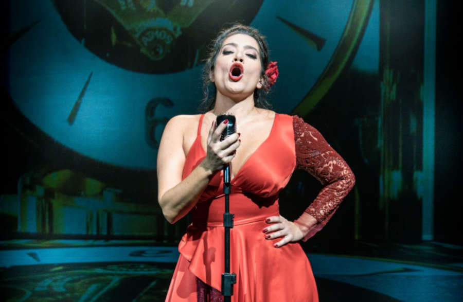 A soprano Catalyna Cuervo como Maria (reprodução facebook, Stig Stigliani) A soprano Catalyna Cuervo como Maria (reprodução facebook, Stig Stigliani)