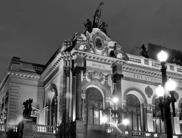 Detalhe da fachada do Theatro Municipal de São Paulo [Revista CONCERTO]