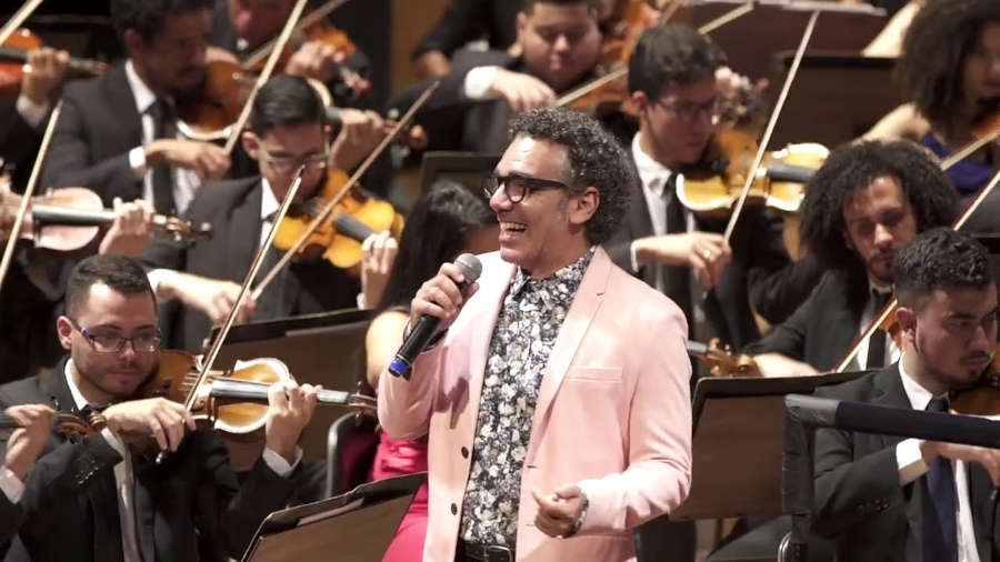 Wilson Simoninha em concerto com a Sinfônica Heliópolis em 2019 [Divulgação]