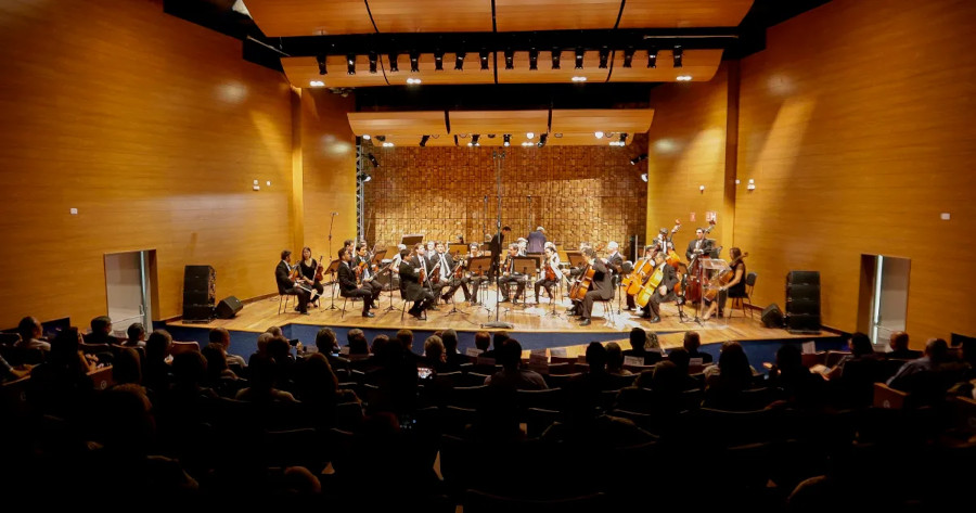 Orquestra Sinfônica da USP durante concerto no Anfiteatro Camargo Guarnieri [Divulgação/Marcos Santos]