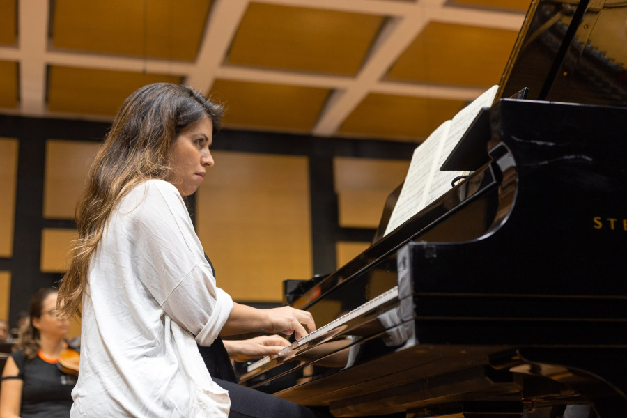 A pianista Sylvia Thereza durante ensaio na Casa da Ospa [Divulgação/Vitória Proença]]