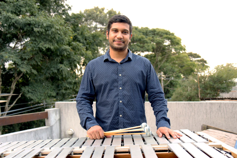 O percussionista Carlos dos Santos [Divulgação/ Fernando Delgado]