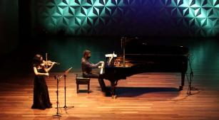 Gabriela Queiroz e Aleyson Scopel, no recital da Sala Cecília Meireles [reprodução]