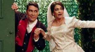 Fellipe Oliveira e Kézia Andrade em cena de ‘As bodas de Figaro’ (divulgação)
