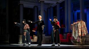 Cena da versão moderna de “Così fan tutte”, dirigida por André Heller-Lopes (divulgação, Maria Niedziałkowska)