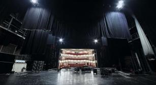 Bastidores de um teatro (dreamstime, Pavel Losevsky)