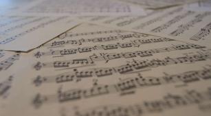 Notas musicais [dreamstime, Julen Martinez Perez]