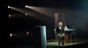 Cena de ‘Os sete pecados capitais’, produção do Theatro São Pedro [Divulgação / Heloisa Bortz]