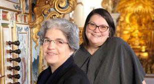 Elisa Freixo e Marília Vargas durante ensaio na Matriz de Santo Antônio, em Tiradentes [Divulgação]