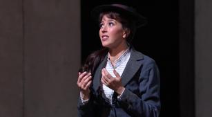 Lisette Oropesa em cena de Manon, no Metropolitan Opera House de Nova York [Divulgação / MetOpera]