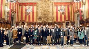 Representantes do 3º Encontro Ibero-Americano de Teatros no Saló de Cent del Ayuntamiento, de Barcelona (reprodução)