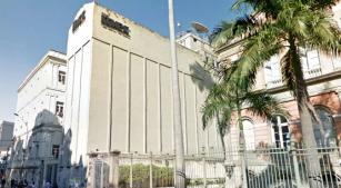 Prédio da Rádio MEC (centro), entre a Faculdade Direito da UFRJ e o Arquivo Nacional [foto: Google]