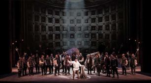 Cena de 'Rigoletto', de Verdi, em cartaz no Theatro Municipal de São Paulo [Divulgação/Fabiana Stig]