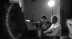 Cristian Budu e Gustavo Carvalho em recital no Festival Artes Vertentes, em 2021 [Divulgação]