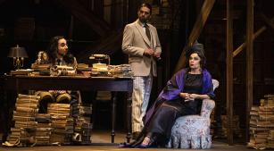 Cena de O Caso Makropulos, no Theatro São Pedro [Divulgação / Heloisa Bortz]
