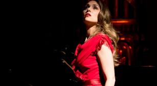 A mezzo soprano Cintia Graton, uma das vencedoras desta edição [Divulgação]