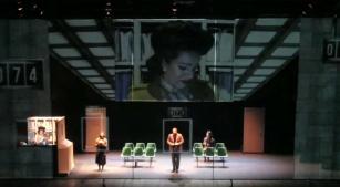 Cena da ópera 'O Cônsul', encenada em 2020 em Guarulhos [Reprodução/YouTube]