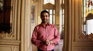 O tenor Eric Herrero, novo diretor artístico do Theatro Municipal do Rio de Janeiro [Divulgação/Luisa Mattos]