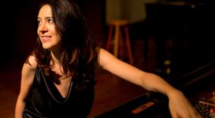 A pianista Erika Ribeiro [Divulgação/Aline Müller]