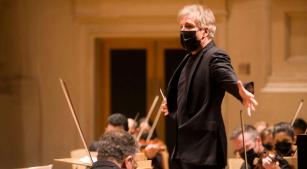 Thierry Fischer durante concerto com a Osesp [Divulgação]