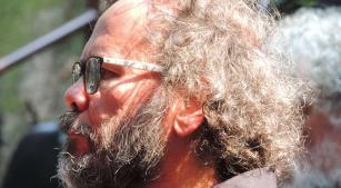 O compositor Flo Menezes [Divulgação/flomenezes.com]