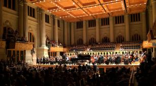 Concerto da Osesp teve o pianista Lucas Thomazinho e a soprano Camila Titinger como solistas [Revista CONCERTO]