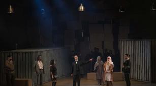 Cena de 'L'Italiana in Algeri', em cartaz no Theatro São Pedro [Divulgação/Heloisa Bortz]