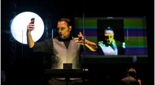 Cena do espetáculo 'O mundo da Lua', apresentado pela Academia do Theatro São Pedro em 2020 [Divulgação]
