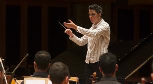 A maestro Mariana Menezes [Divulgação]