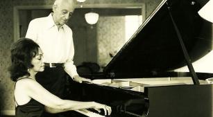 A pianista Maria Josephina Mignone com o compositor Francisco Mignone [Reprodução/Acervo Pessoal]