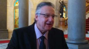 John Neschling apresenta petição para que seja ouvido pelo Ministério Público