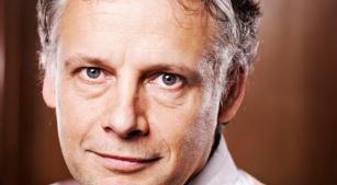 Violoncelista Pieter Wispelwey toca concertos de Saint-Säens na Sala São Paulo