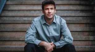 Orquestra Jovem do Estado recebe o pianista Cristian Budu como solista; assinantes da Revista CONCERTO pagam meia