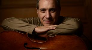 Violoncelista Asier Polo se apresenta com a Filarmônica de Minas Gerais