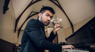 Pianista Conrad Tao abre o mês da Filarmônica de Minas Gerais