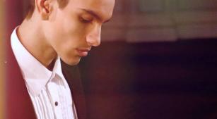Com pianista Dmitry Shishkin, Osusp interpreta repertório russo em abertura da temporada