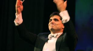 Luciano Camargo rege a ‘Sinfonia nº 9’ de Beethoven