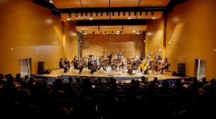 Orquestra Sinfônica da USP durante concerto no Anfiteatro Camargo Guarnieri [Divulgação/Marcos Santos]