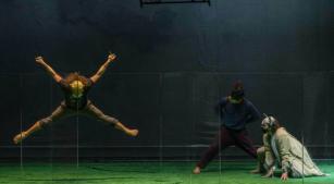 Cena de 'Renard', de Stravinsky [Divulgação/Heloisa Bortz]