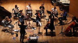 Ensemble K durante a gravação [Divulgação]