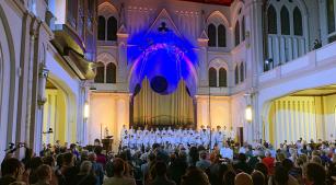 Na Catedral Evangélica, público aplaude apresentação da ‘Missa’ (Revista CONCERTO)