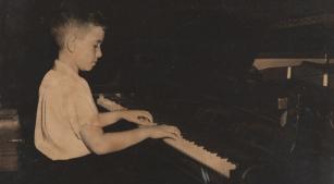 O pianista Nelson Freire ainda criança [Acervo de família]