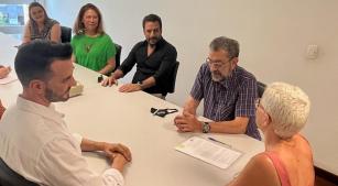 Da direita para a esquerda, Angela Diel, Eiko Senda, Carlos Rodriguez, Antônio Hohlfeldt, Beatriz Araújo e Flávio Leite [Divulgação]