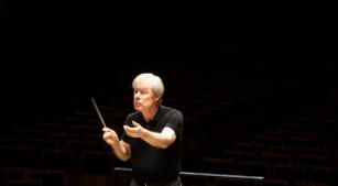 O maestro David Robertson durante ensaio com a Osesp na Sala São Paulo [Divulgação/Osesp]