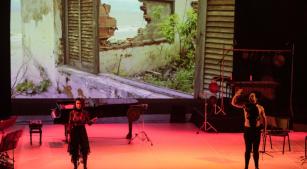 Cena da performance de 'Realejo de vida e morte' no Sesc Pompeia [Divulgação/João Caldas]