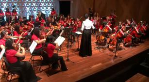 A Sinfônica Juvenil Chiquinha Gonzaga, com direção de Priscila Bomfim, se apresenta no dia 17 de julho (divulgação)