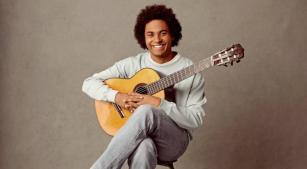 O violonista Plínio Fernandes [Divulgação/Rebecca Naen]