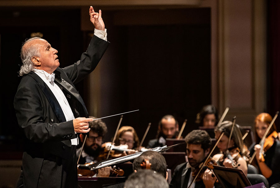 Isaac Karabtchevsky rege Orquestra Petrobras Sinfônica (divulgação, Renato Mangolin) Isaac Karabtchevsky rege Orquestra Petrobras Sinfônica (divulgação, Renato Mangolin)