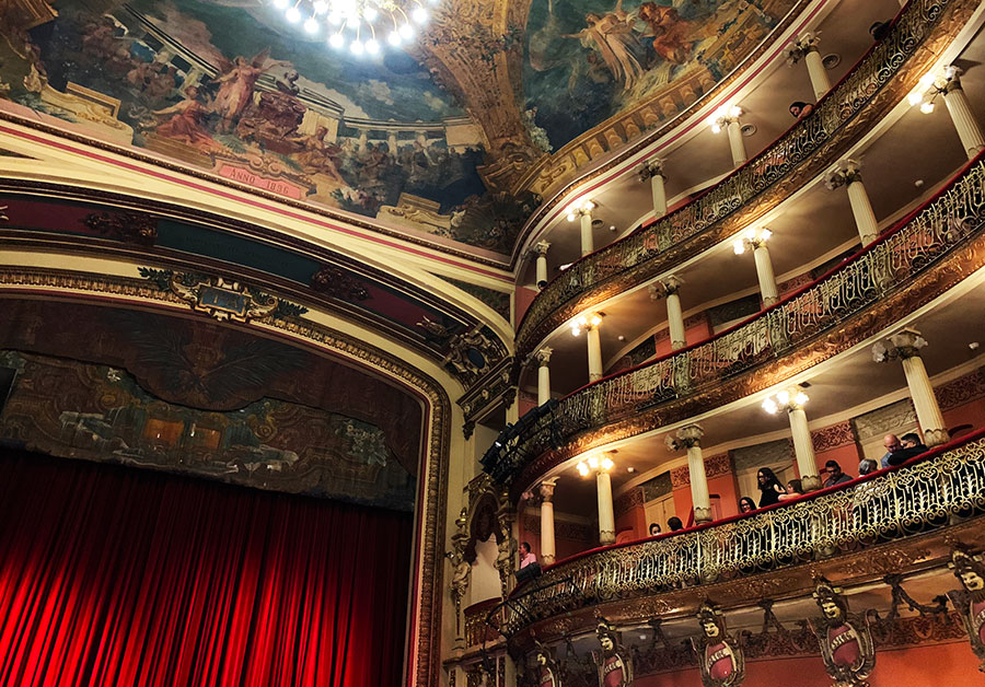 Detalhe do interior do Teatro Amazonas, em Manaus (Revista CONCERTO) Detalhe do interior do Teatro Amazonas, em Manaus (Revista CONCERTO)