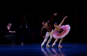 A pianista Olga Kopylova e os bailarinos Alan Marques e Marina Peña (divulgação, André Porto) A pianista Olga Kopylova e os bailarinos Alan Marques e Marina Peña (divulgação, André Porto)